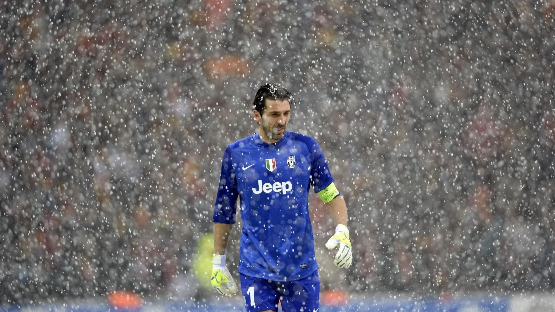 吉米·巴特勒以别致造型亮相时尚盛典，球迷惊叹不已