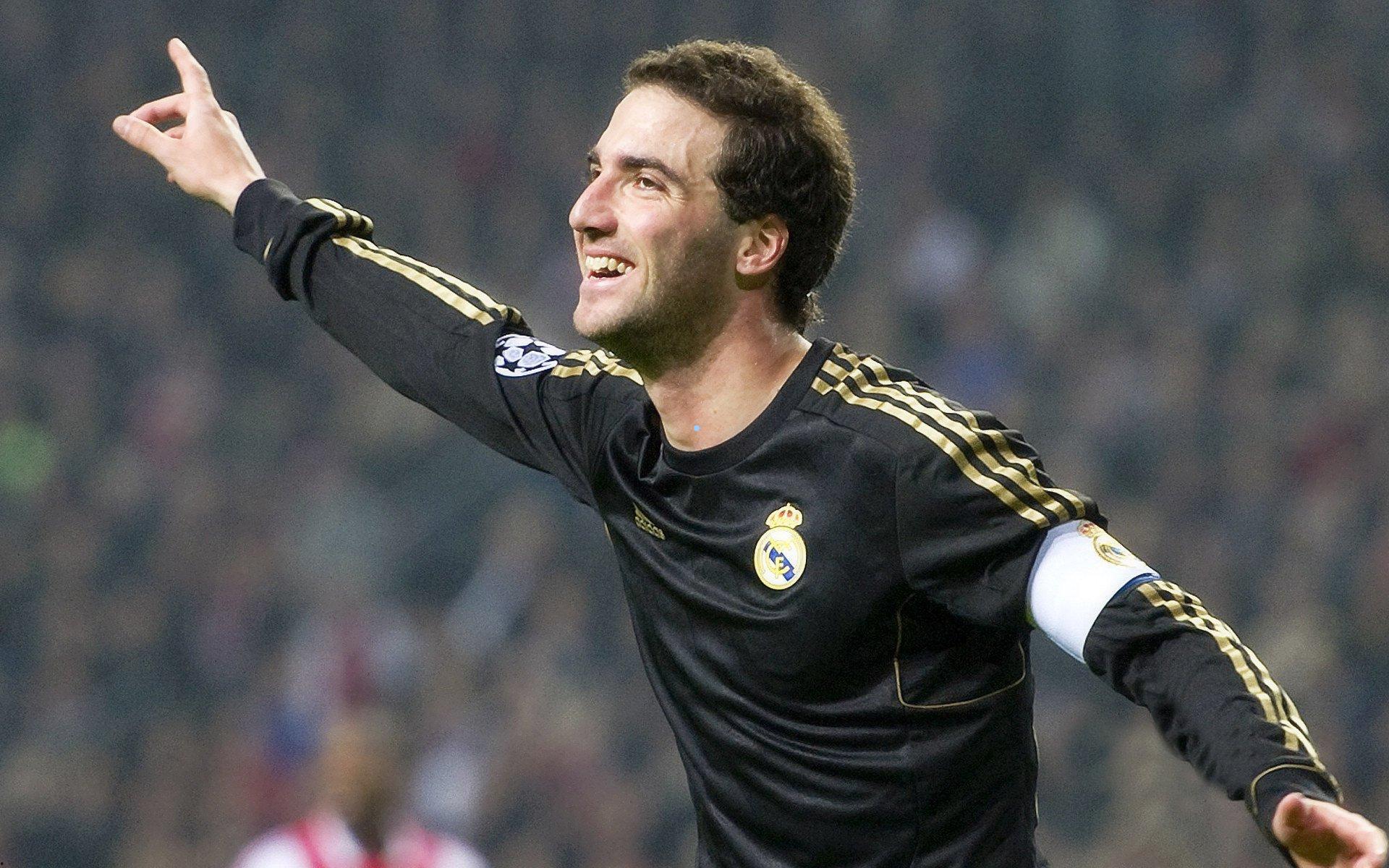 布鲁诺·费尔南德斯闪耀曼市德比，力压多古姆伯莫当选曼联队内最佳